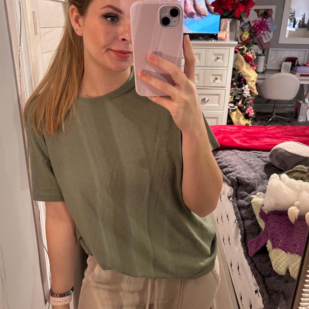 Abercrombie Oversized Tee 💚